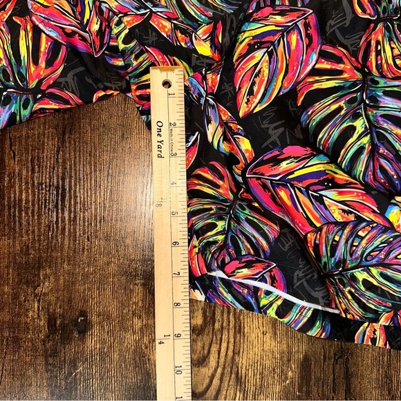 Broken Threads Shorts Small Black Tropical Leaf Print Mens Hawaiian Board Shorts - Picture 7 of 7